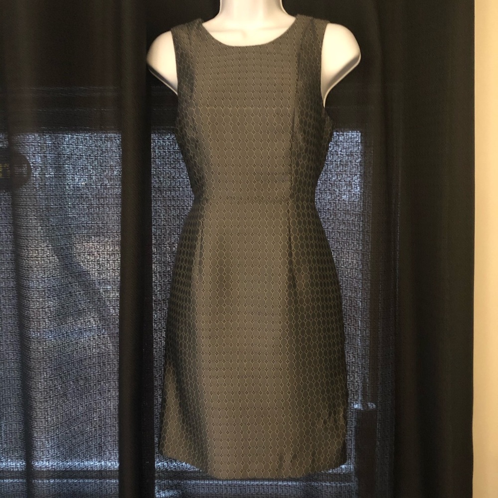 Beautiful like new dress from banana republic 🌺🌺
